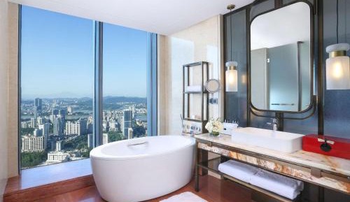 Superior King Room with River View