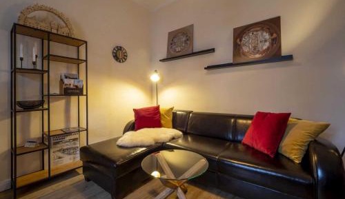 One-Bedroom Apartment with Shower