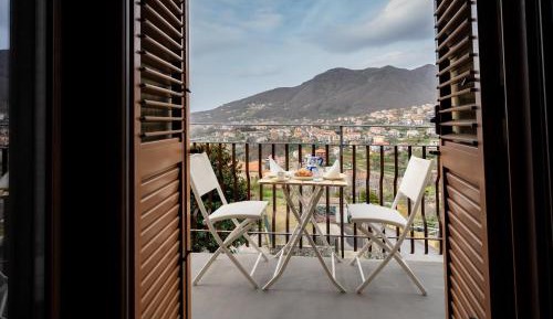 Two-Bedroom Deluxe Apartment with Balcony