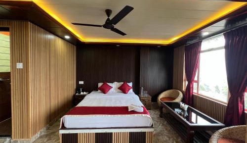 Deluxe Double Room (2 Adults + 1 Child)