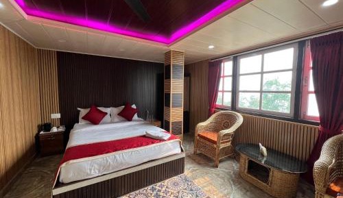 Deluxe Double Room (2 Adults + 1 Child)