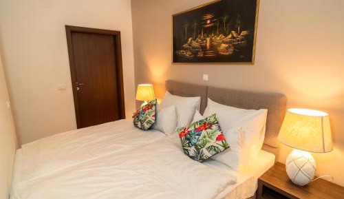 One-Bedroom Apartment with Terrace