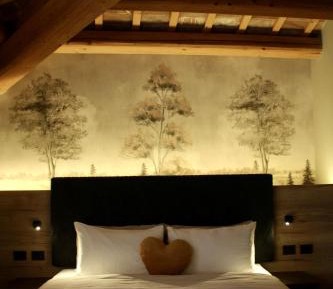 Double or Twin Room with Mountain View