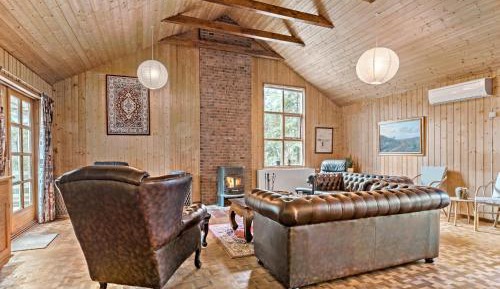 Five-Bedroom Holiday Home