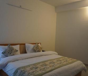 Deluxe Double Room (2 Adults + 1 Child)