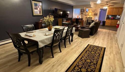 Five-Bedroom Deluxe Apartment