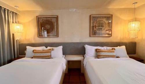 Two Queen Beds with Wet Bar