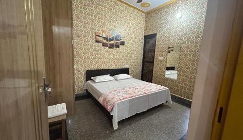 Deluxe Double Room (2 Adults + 1 Child)