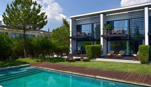 Villa with Garden View