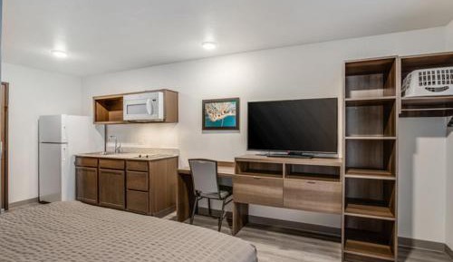 QUEEN SUITE TWO QUEEN BEDS W DISHWASHER (DISHES/COOKWARE INCLUDED)