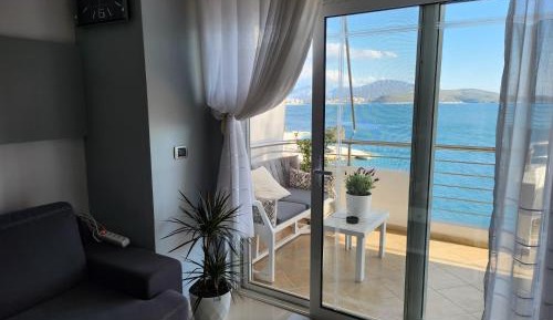  Luxury Two-Bedroom Apartment with Sea View