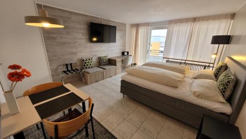 One-Bedroom Apartment with Balcony