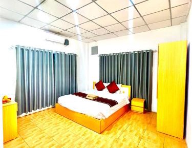 Deluxe Room (2 Adults + 1 Child)