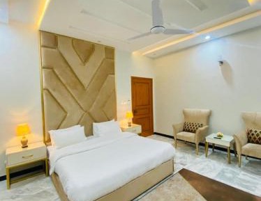 Deluxe Double Room (2 Adults + 1 Child)