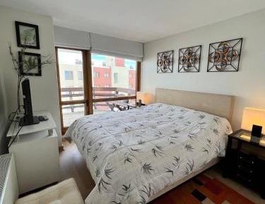 Apartment with Mountain View