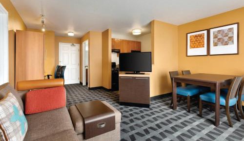 One-Bedroom Queen Suite