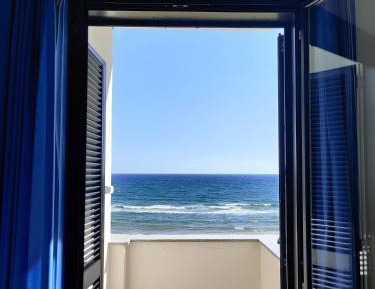 Standard Triple Room with Sea View