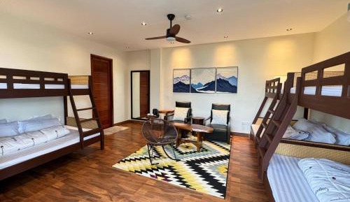 Deluxe Family Room