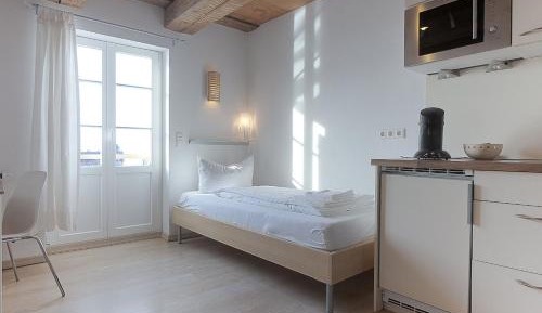 Superior One-Bedroom Apartment