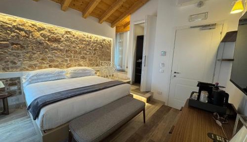 Superior Double Room with Terrace and Lake View