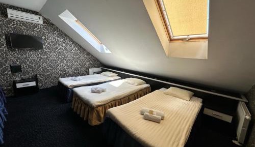 Basic Triple Room with Shared Bathroom