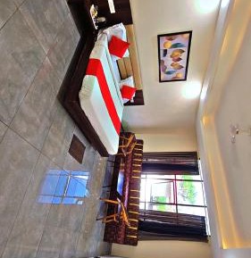 Family Room with Garden View