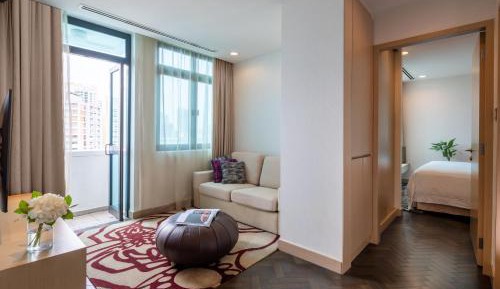 Deluxe One-Bedroom Apartment