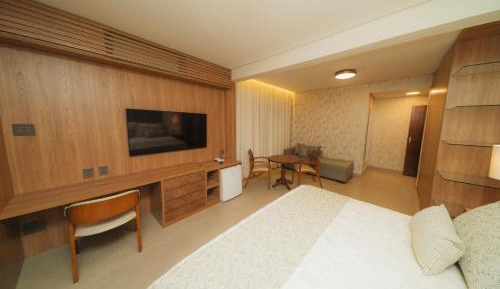 Deluxe King Suite