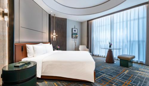 Business King Room