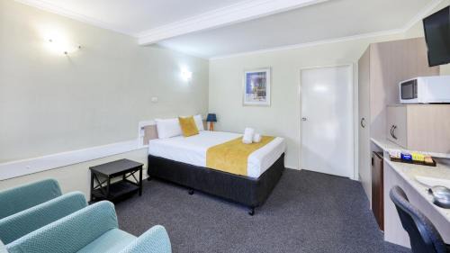 Standard Queen Room