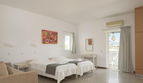 Family Open Plan Studio with Pool View