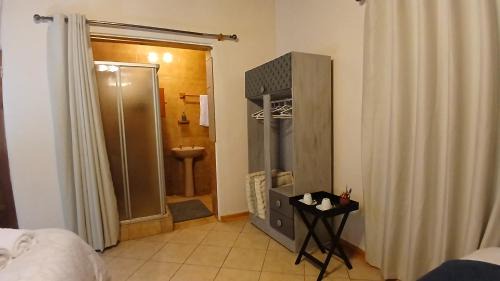 Deluxe Double Room (2 Adults + 1 Child)