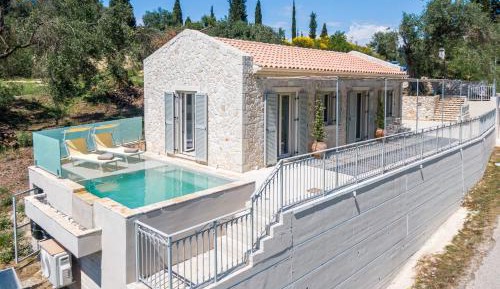 Villa with Garden View