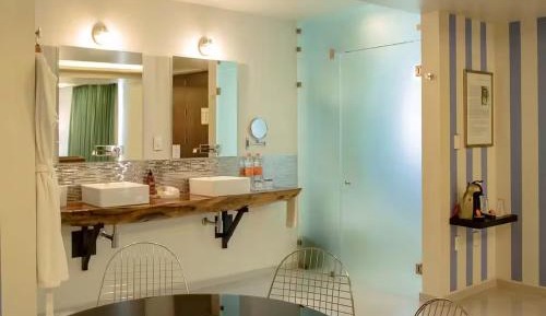 Standard Double Suite