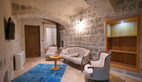 Deluxe King Suite
