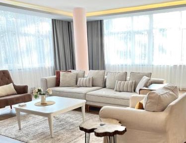 Three-Bedroom Deluxe Apartment