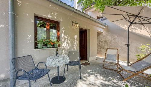 Apartment with Garden View