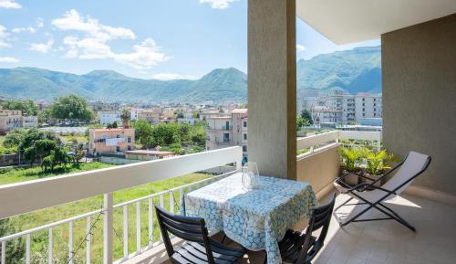 Three-Bedroom Apartment with Mountain View