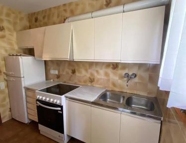 Three-Bedroom Apartment with Mountain View