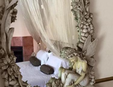 Honeymoon Suite