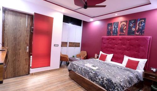 Deluxe Double Room (2 Adults + 1 Child)