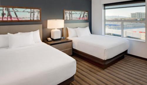 Den Guest Queen Room with Two Queen Beds