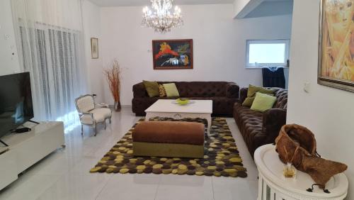 Three-Bedroom Deluxe Apartment