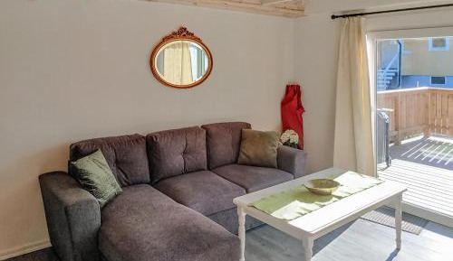 One-Bedroom Holiday Home