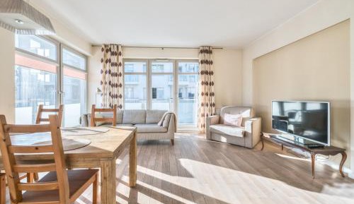 One-Bedroom Apartment with Balcony