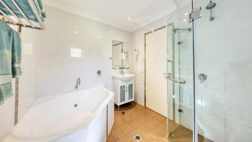 Twin Room with Spa Bath