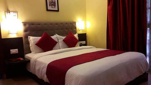 Deluxe Double Room (2 Adults + 1 Child)