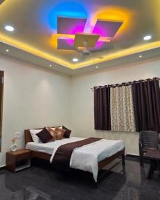 Deluxe Double Room (2 Adults + 1 Child)