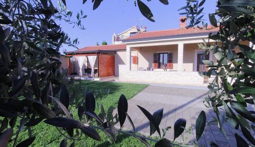 Apartment with Garden View