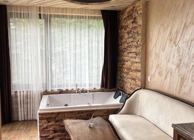 Studio with Spa Bath